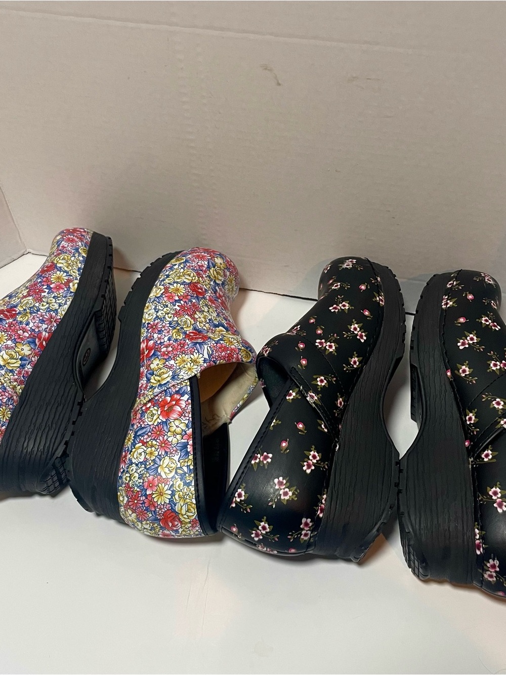 Skechers Work Women’s Size 8 Slip Resistant Floral Clogs Lot of 2 Pairs - Picture 5 of 8